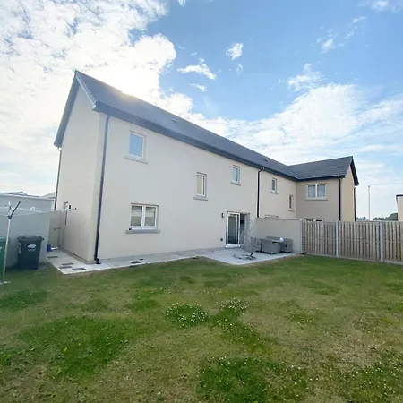 Luxury 3 Bedroom - 25 Minute Direct Train To Dublin فيلة