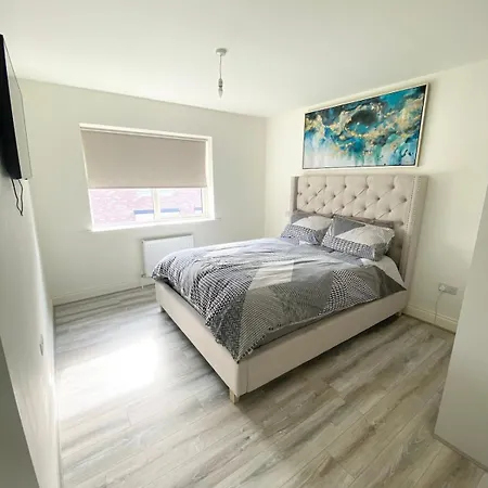 Villa Luxury 3 Bedroom - 25 Minute Direct Train To Dublin Newbridge (Kildare)