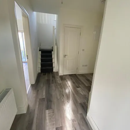 Villa Luxury 3 Bedroom - 25 Minute Direct Train To Dublin *