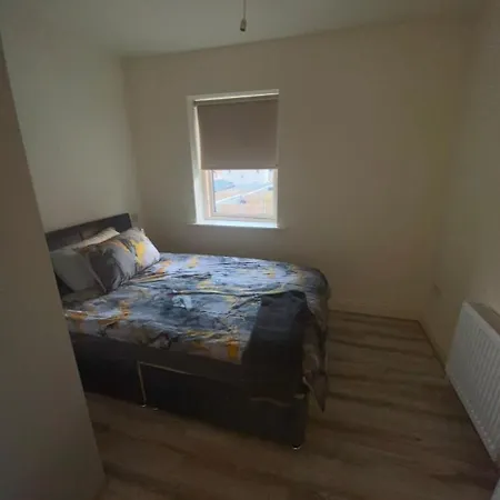 Luxury 3 Bedroom - 25 Minute Direct Train To Dublin